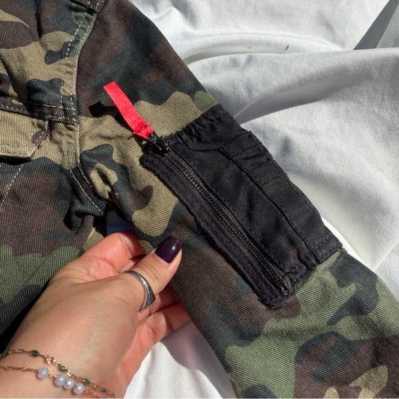 Levi’s Boys Camo Jean Jacket Size 7 | Snap Buttons + Sleeve Pocket - Picture 5 of 6